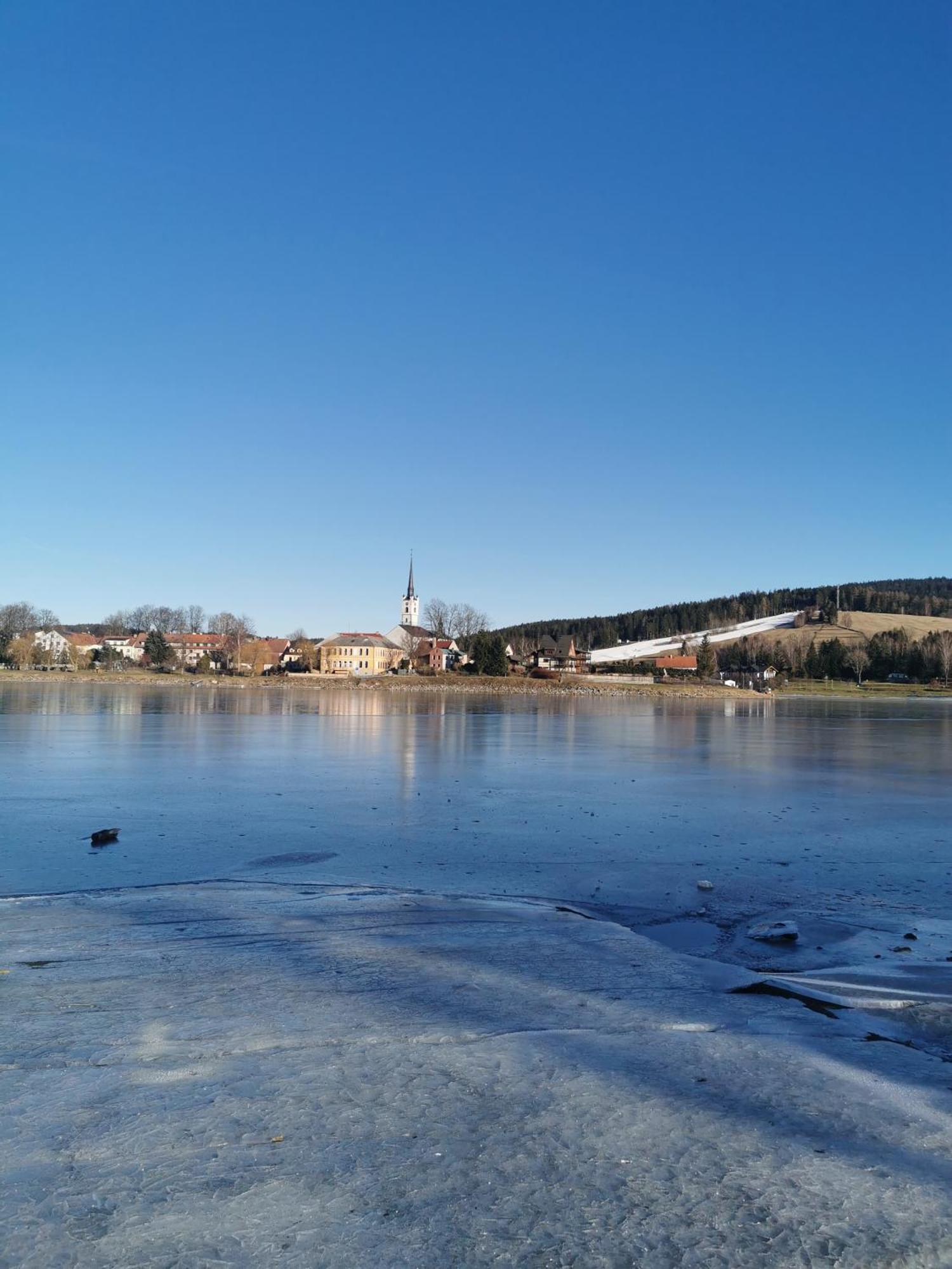 Apartman S Terasou A Vyhledem Na Jezero Lipno Kovarov  Экстерьер фото